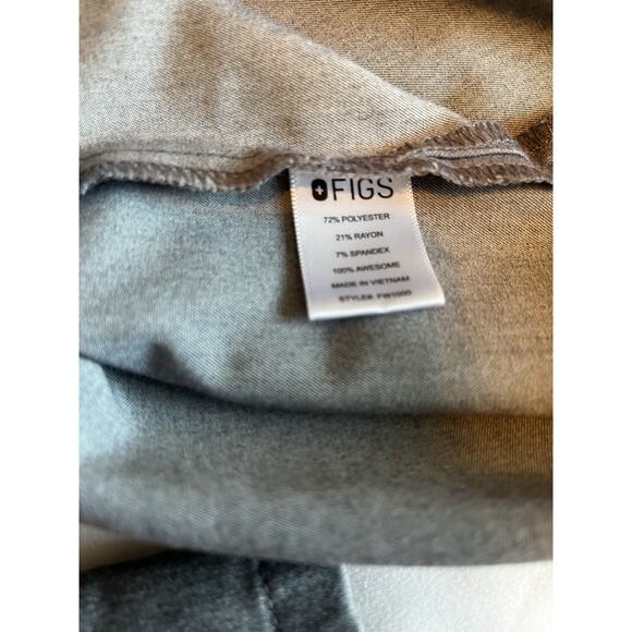FIGS Catarina One-Pocket Scrub Top in Graphite Gray size Women's X Small - Picture 9 of 10